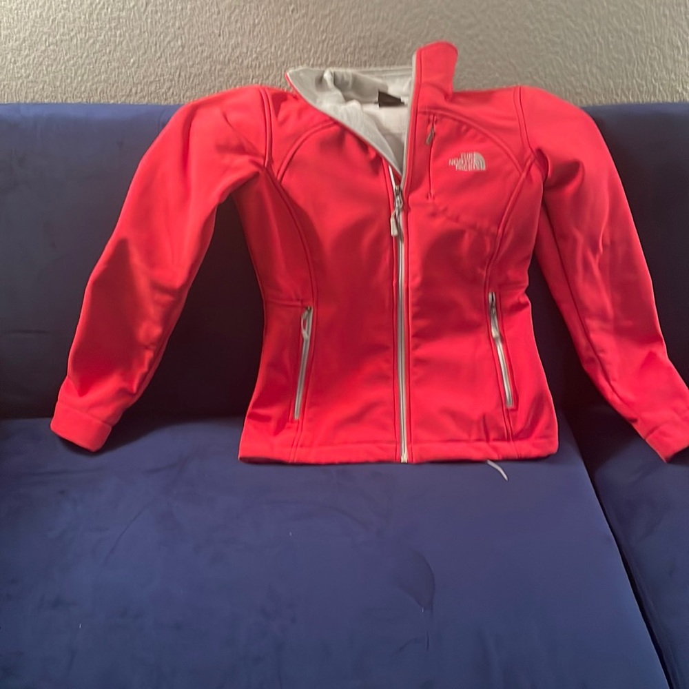 Wonen’s NorthFace jacket